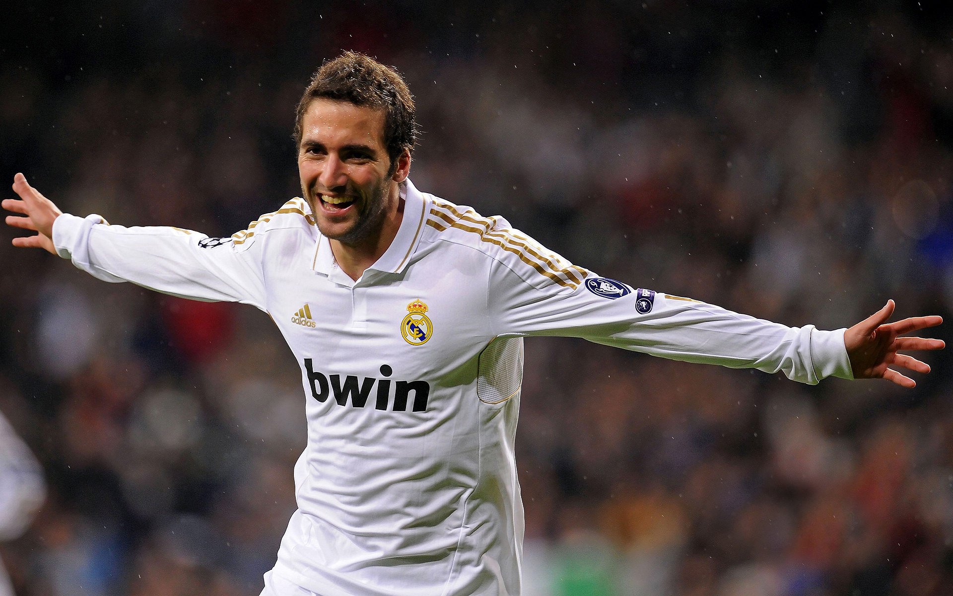 德罗巴回归赛场，赛况扑朔迷离首场状态亮眼，中国队观众沸腾！